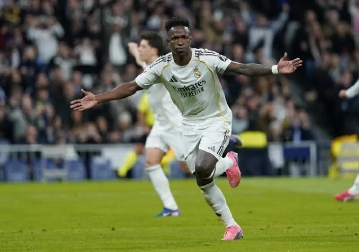 فينيسيوس يقود ريال مدريد للصدارة بثنائية في شباك سوسيداد