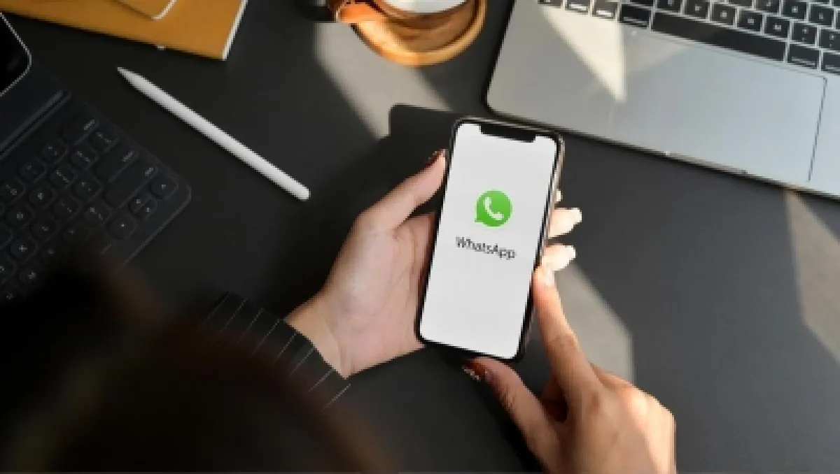 واتساب تطلق ميزة فرز الوسائط الجديدة لمستخدمي آيفون: وداعاً للفوضى في الدردشات