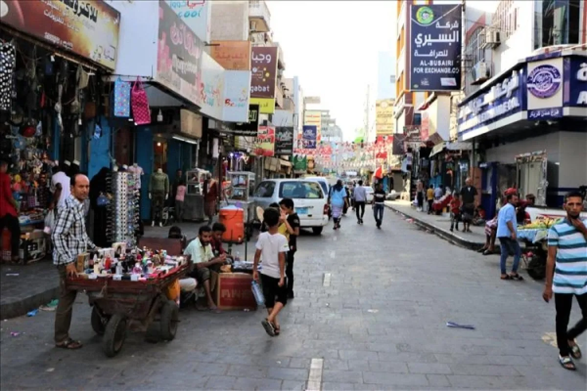 تأخر استعدادات اليمنيين لرمضان وسط أزمة سيولة وتدني الرواتب