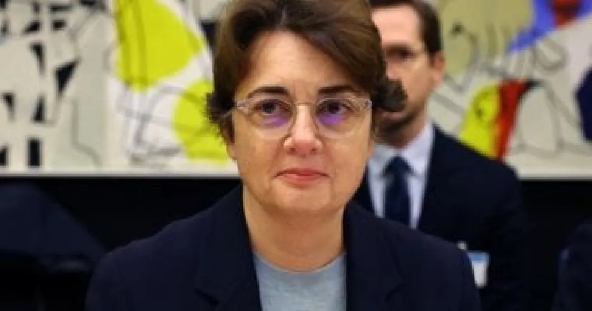 الرئيس الفرنسي يقبل استقالة مديرة اللوفر إثر حادثة سرقة كبرى