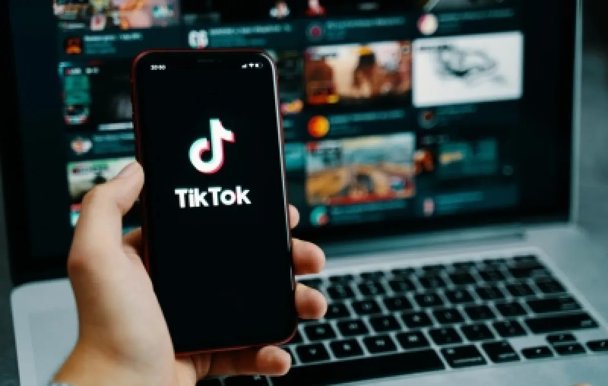 تيك توك تُؤكد: لن نُضيف التشفير الكامل للرسائل المباشرة