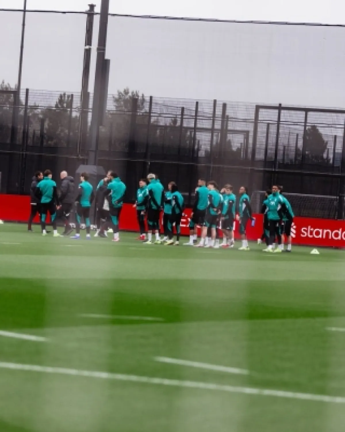 ليفربول يعاني قبل صدام غلطة سراي.. أليسون يغيب عن لقاء الأبطال