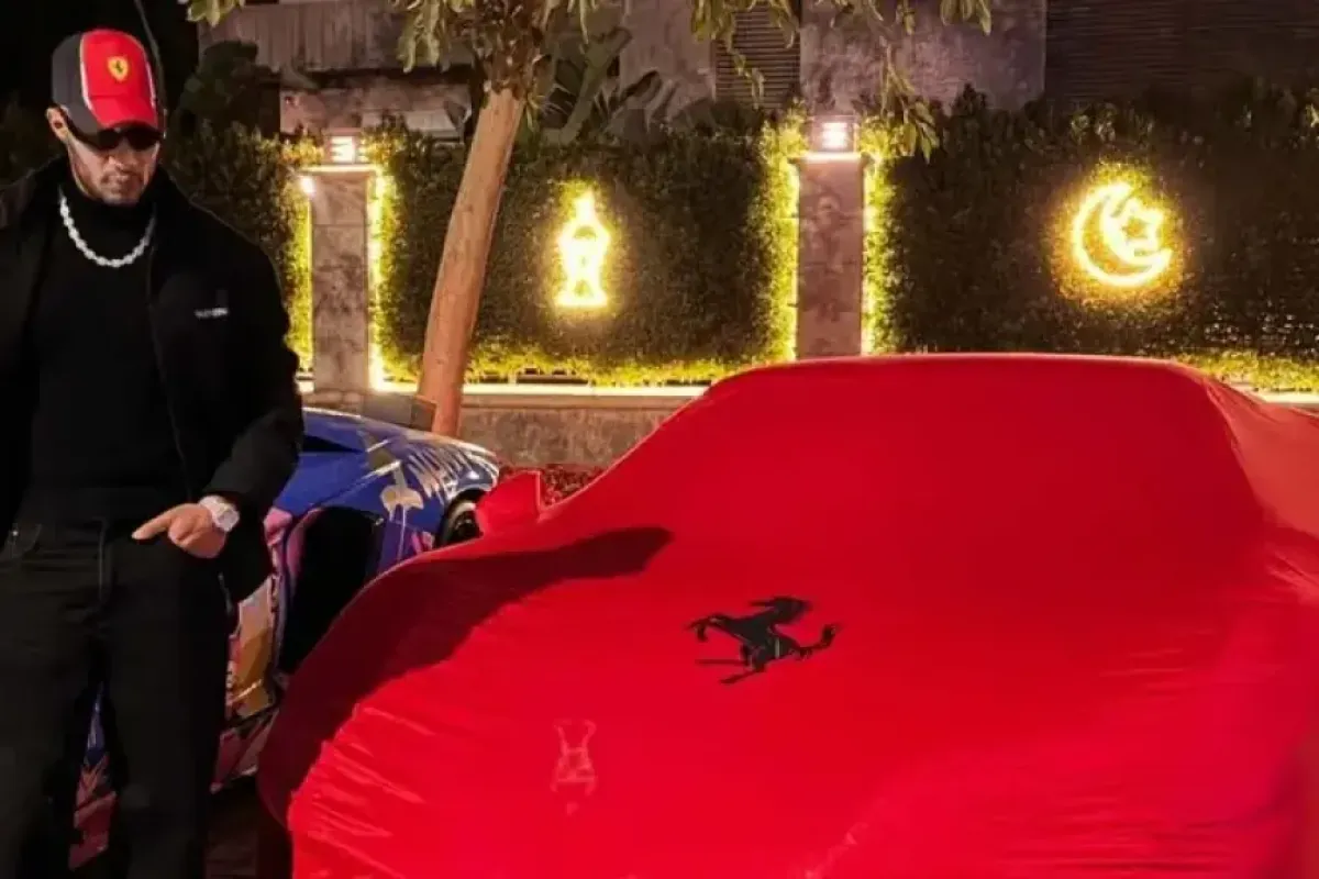 محمد رمضان "يصالح نفسه" بسيارة فيراري بعد الغياب عن دراما رمضان