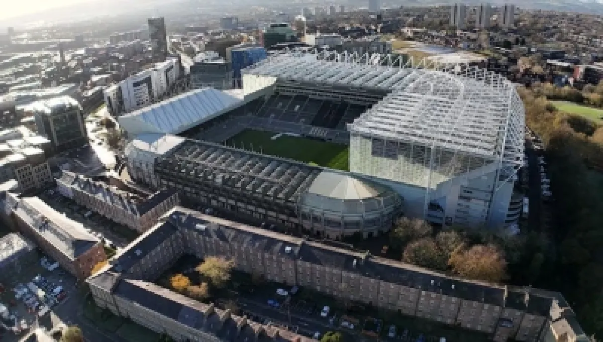 خطأ "GPS" يوقع مشجع برشلونة في الملعب الخطأ بـ 366 ميلاً!