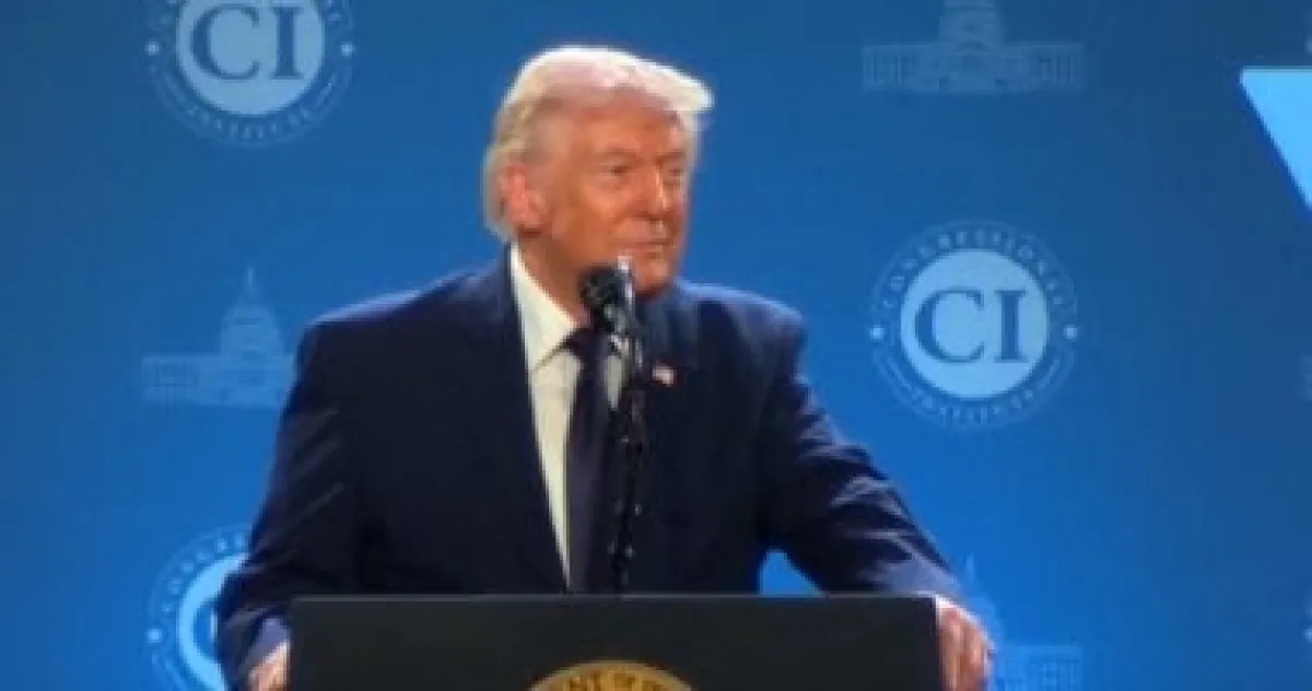 ترامب يؤكد: سنفتح مضيق هرمز قريباً وينفي تدمير 5 طائرات إمداد أمريكية