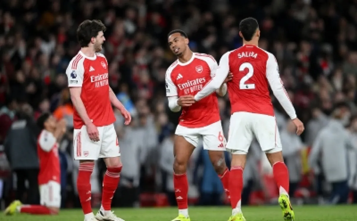 أرسنال يخطف فوزاً قاتلاً ويشدد قبضته على صدارة البريميرليج