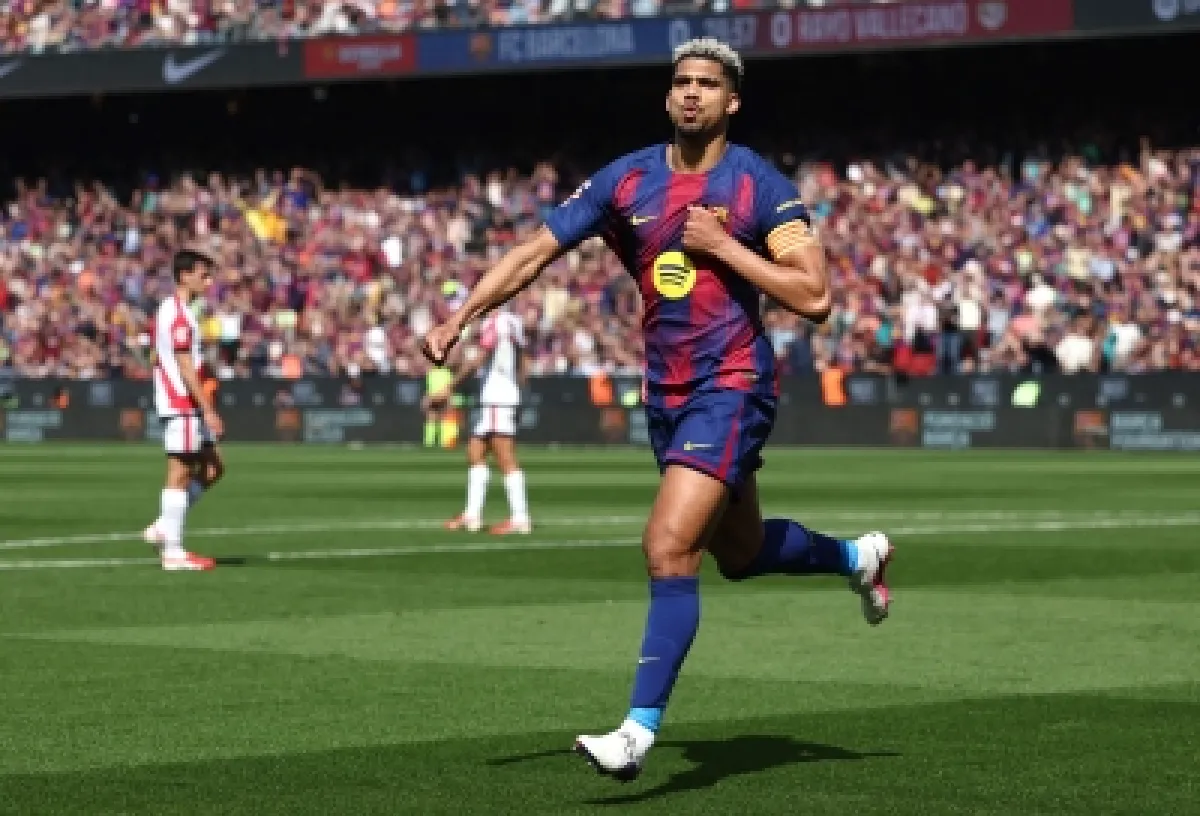 أراوخو يحسم القمة: برشلونة ينتصر بصعوبة على رايو فايكانو في الليجا