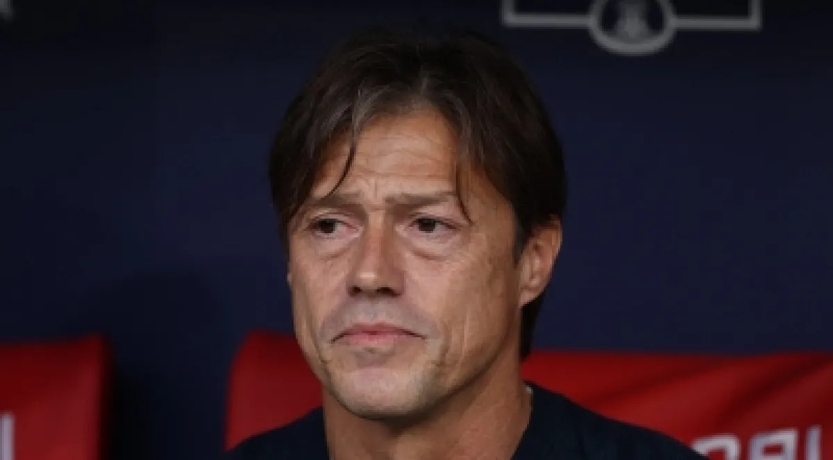 إشبيلية ينهي مشوار مدربه ألميدا وسط تدهور النتائج