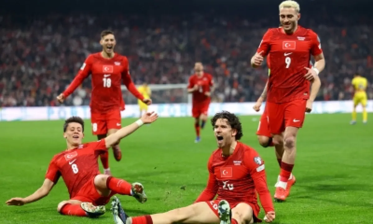تركيا تضرب موعدًا في نهائي ملحق مونديال 2026 بعد فوز صعب على رومانيا