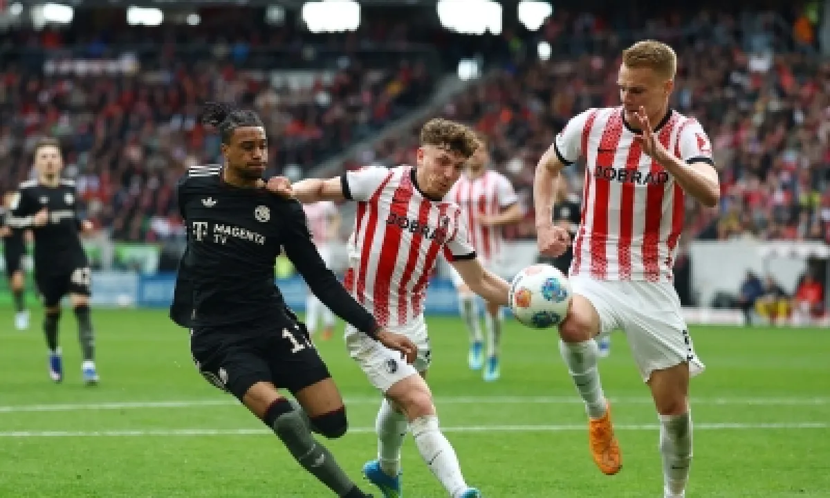 بايرن ميونخ ينتزع فوزًا دراماتيكيًا على فرايبورج بثلاثية متأخرة