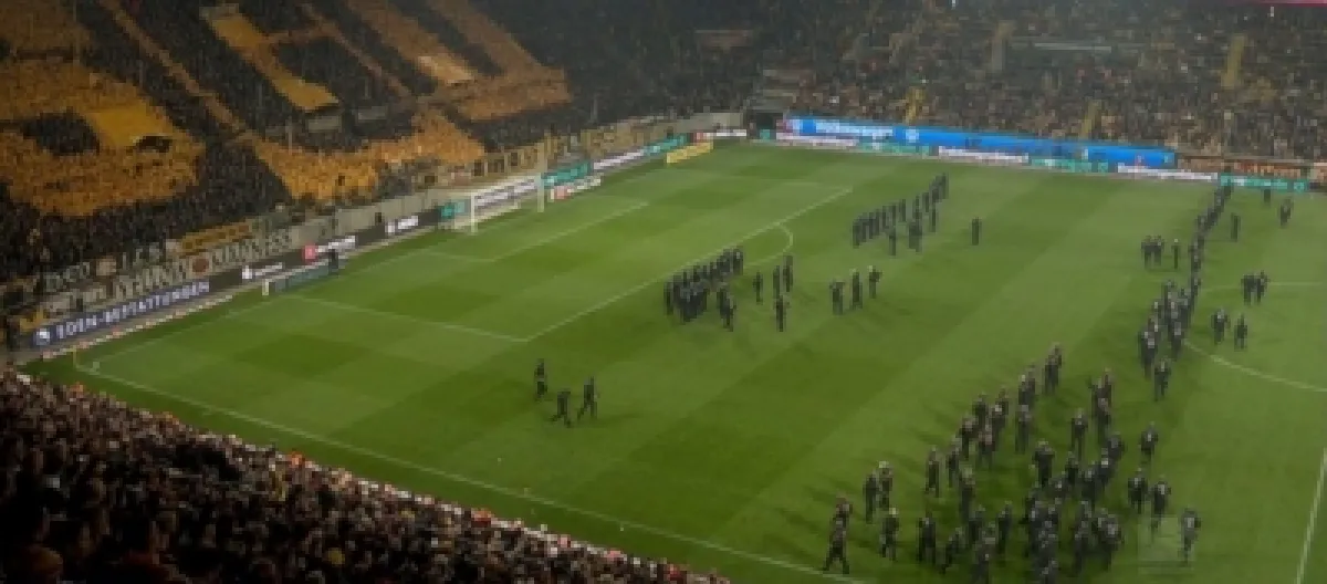 تحقيق موسع بعد اقتحام جماهيري لمباراة بدوري الدرجة الثانية الألماني