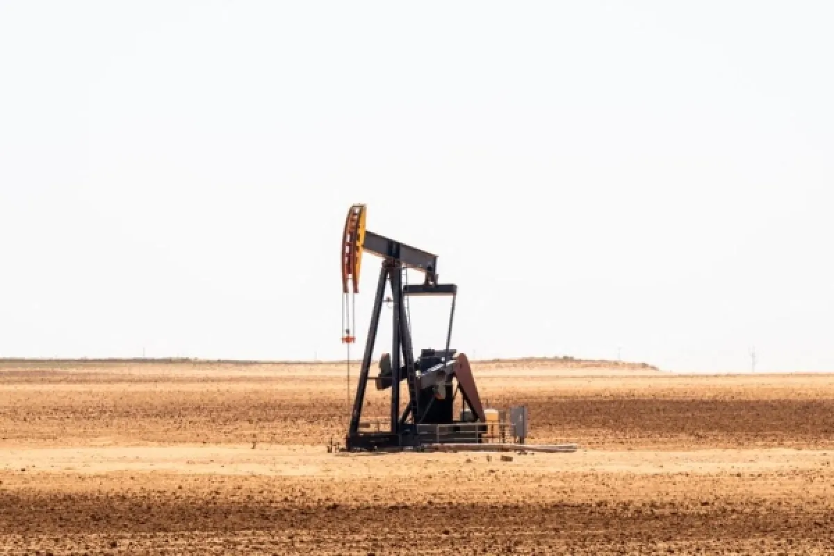 أسعار النفط تتجاوز 100 دولار مع تحركات أميركية في مضيق هرمز