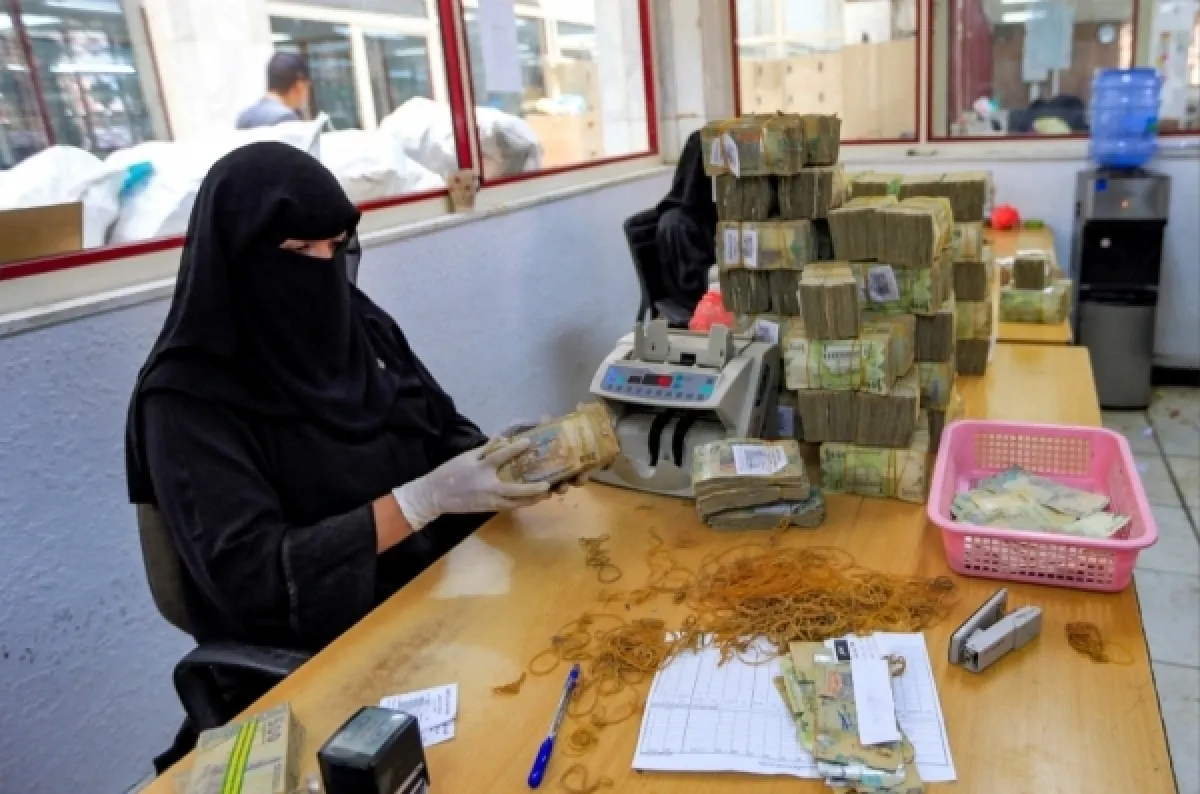 اليمن: نزيف رؤوس الأموال يتجاوز 5 مليارات دولار في عامين