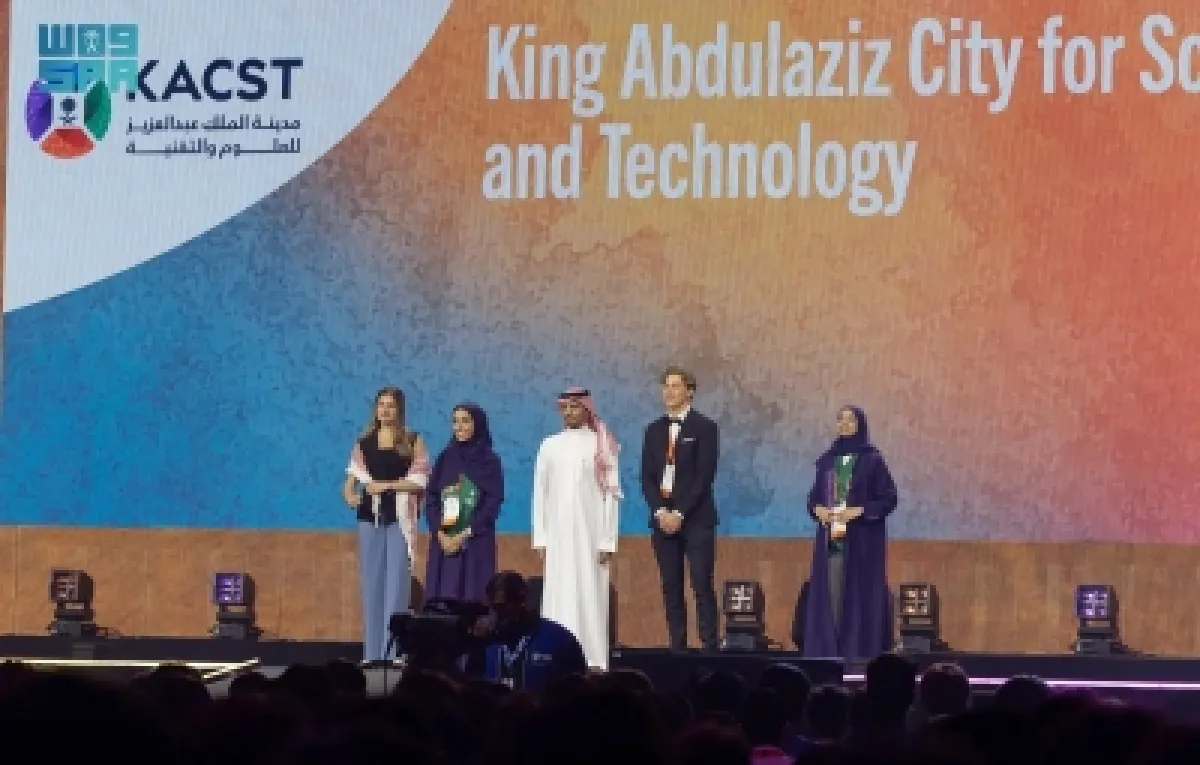 "كاست" تدعم المواهب العلمية بجوائز مبتكرة في "آيسف 2026"