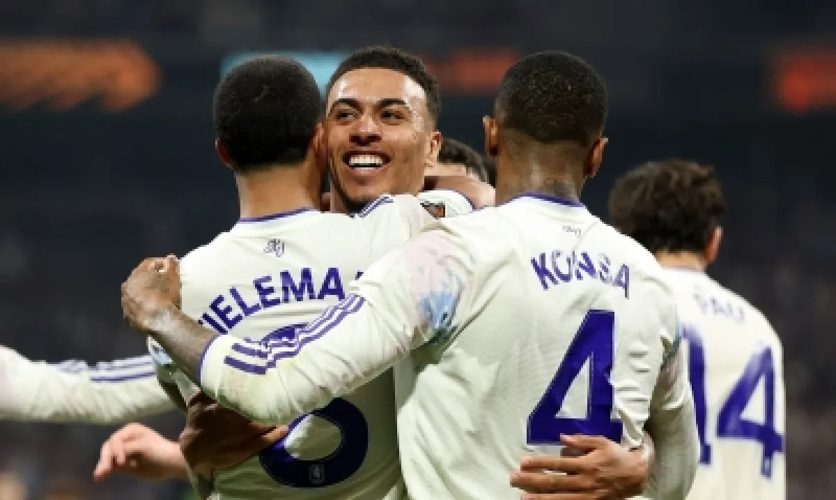مورجان روجرز نجم أستون فيلا يتوج بجائزة أفضل لاعب في الدوري الأوروبي