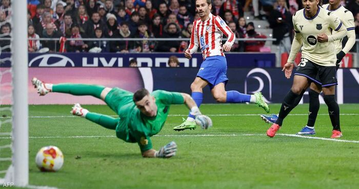 أتلتيكو مدريد يكتسح برشلونة برباعية في نصف نهائي كأس الملك